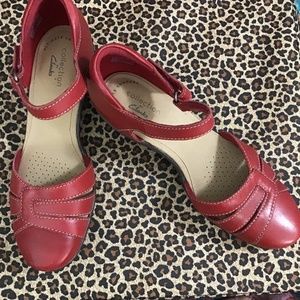 RED LEATHER LOW HEEL CLARKS COLLECTION NEW